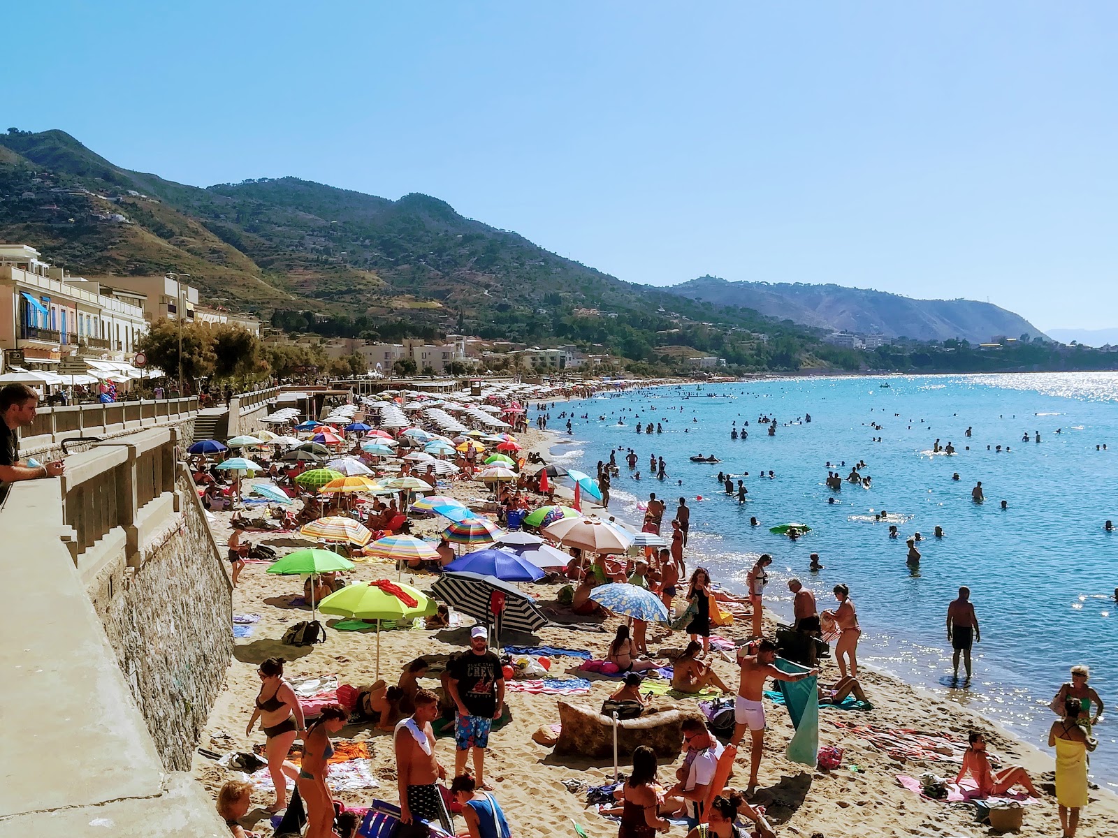 Foto von Cefalu Strand - beliebter Ort unter Entspannungskennern