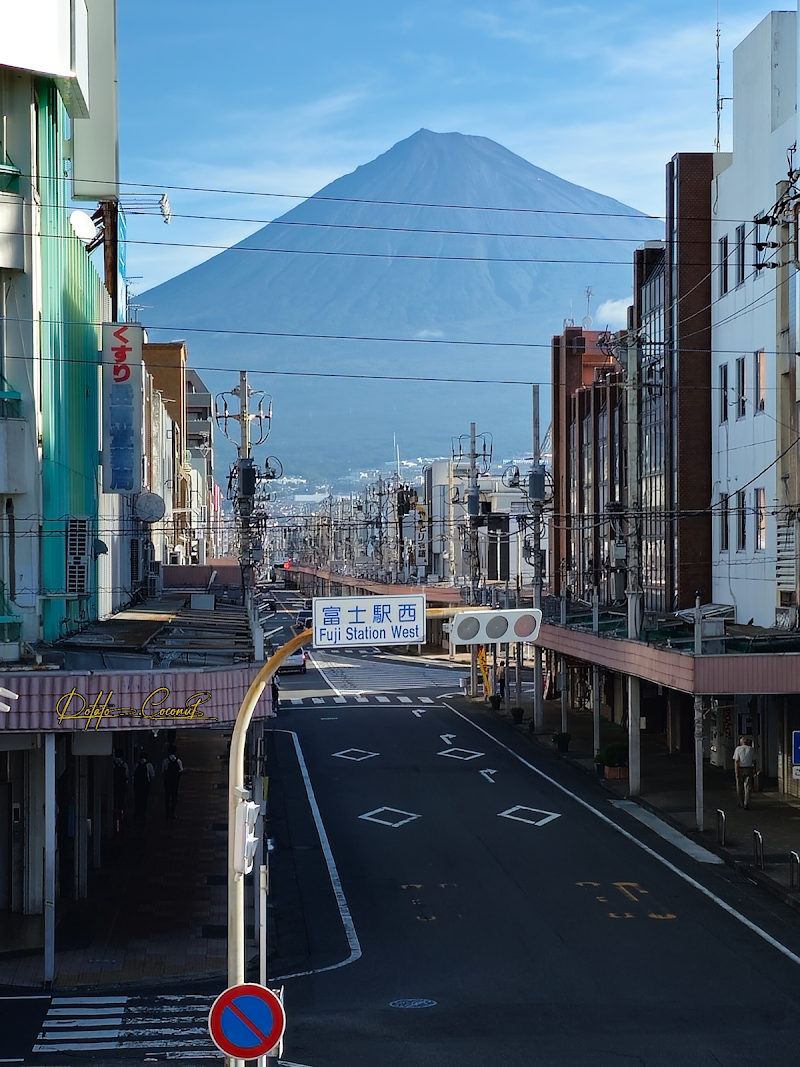 富士本町通り - 富士山ビュー (Fuji Honcho Street - Fuji Mt. View)