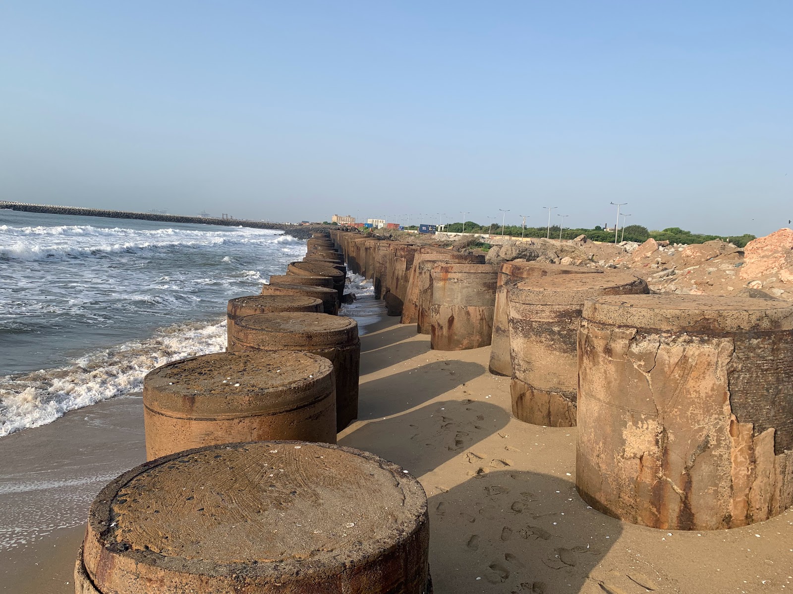 Foto von Palagai Thotti Kuppam Beach und die siedlung