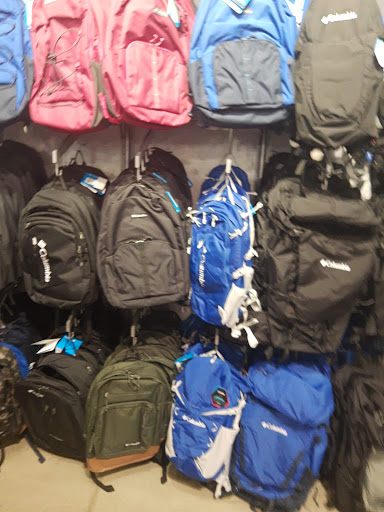 Sportswear Store «Columbia Sportswear Outlet», reviews and photos, 6800 Oxon Hill Rd #600, Oxon Hill, MD 20745, USA