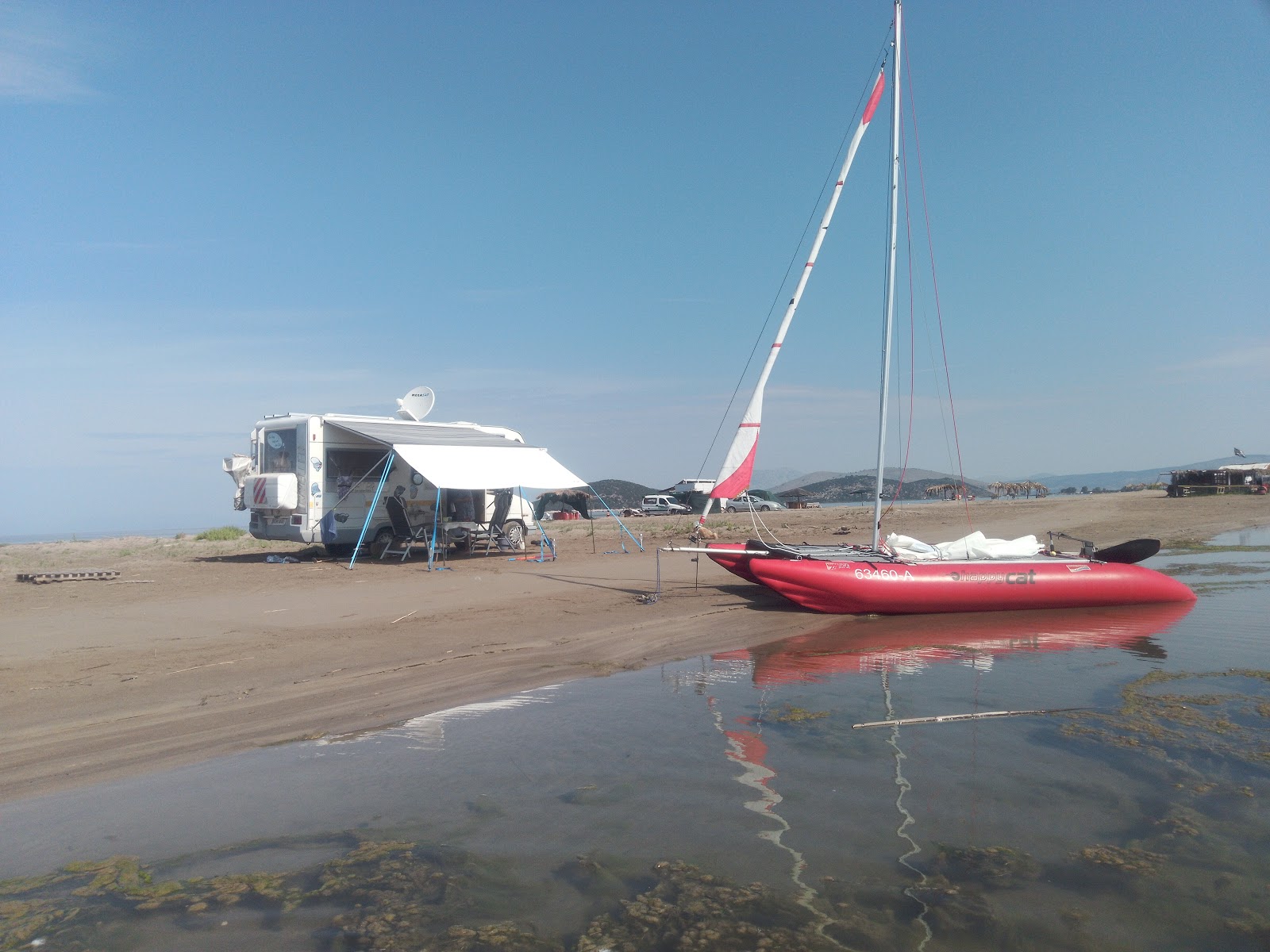 Foto af Dion beach og dens smukke landskab