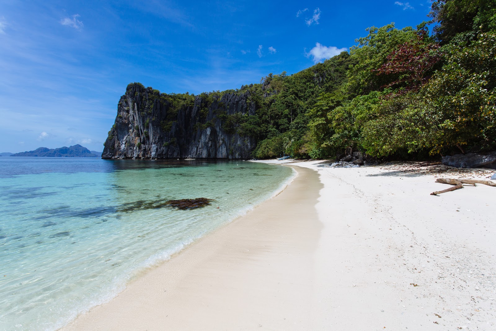 Foto von Lapus Lapus Beach mit beiger sand Oberfläche