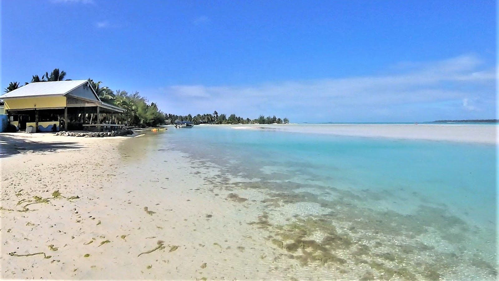 Fotografie cu Ootu Beach cu o suprafață de nisip alb și pietricele
