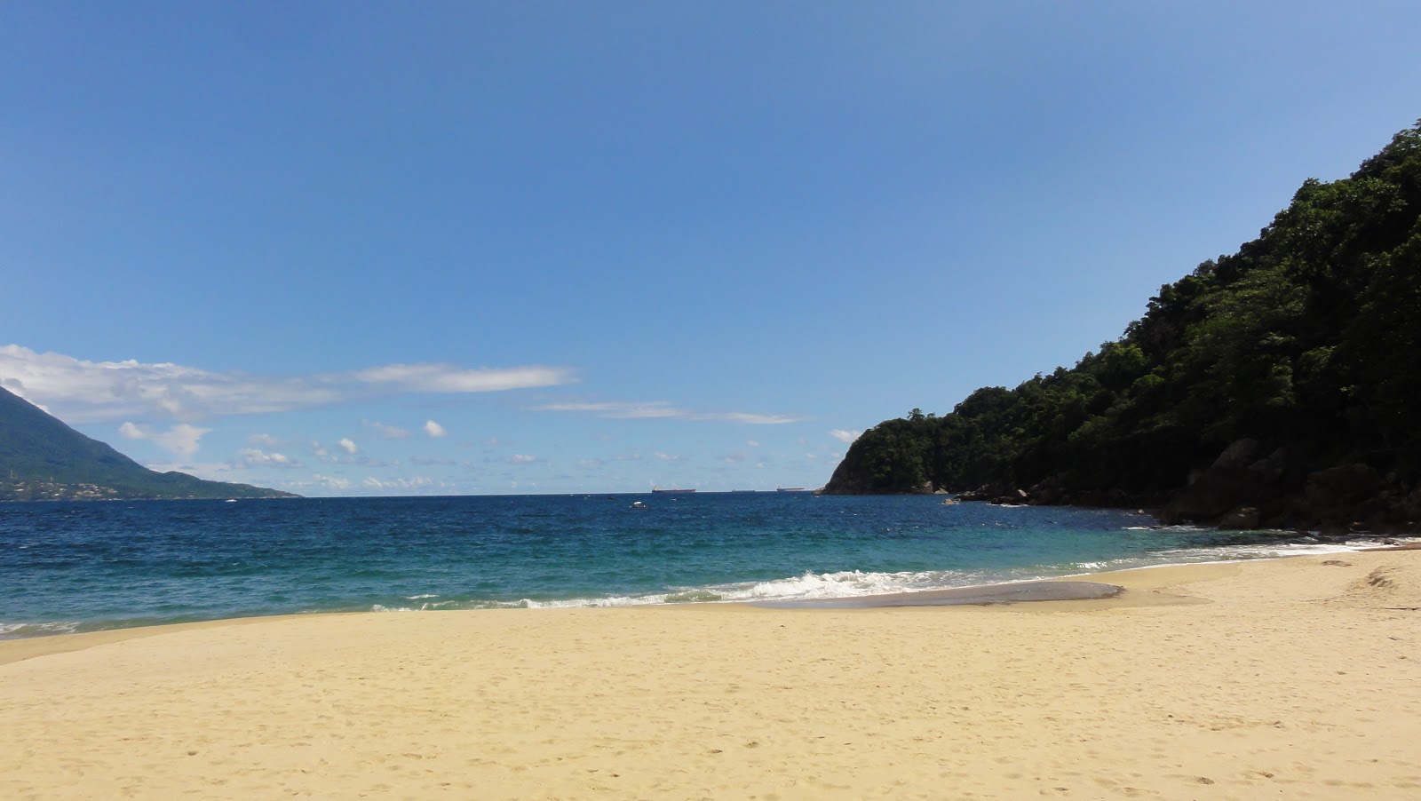 Φωτογραφία του Παραλία Μπράβα με φωτεινή λεπτή άμμο επιφάνεια