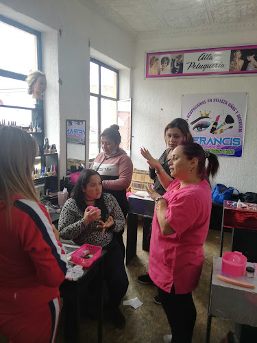 Centro ocupacional en belleza uñas y barberia - Cuenca