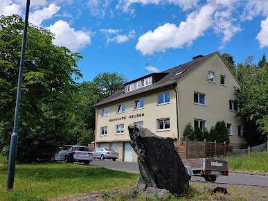 Dr. Frischmann - Dr. Frischmann