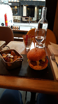 Hamburger du Restaurant Little Café à Paris - n°8