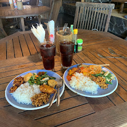 Warung Taman Bambu