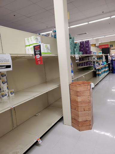 Grocery Store «Giant Food Stores», reviews and photos, 455 Eisenhower Dr, Hanover, PA 17331, USA