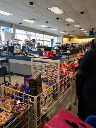 Clothing Store «Ross Dress for Less», reviews and photos, 8464 W Hillsborough Ave, Tampa, FL 33615, USA