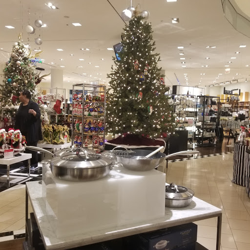 Shopping Mall «The Shops at North Bridge», reviews and photos, 520 N Michigan Ave, Chicago, IL 60611, USA