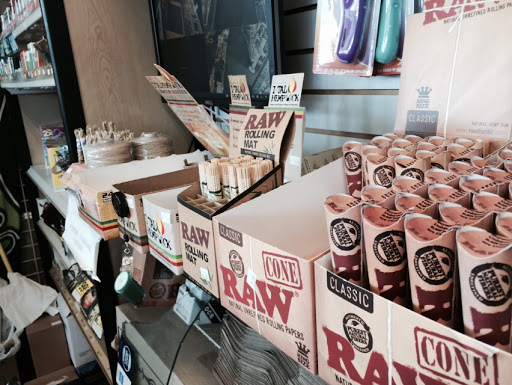 Tobacco Shop «Hot Box Smoke Shop», reviews and photos, 1111 El Camino Real #3, Santa Clara, CA 95050, USA