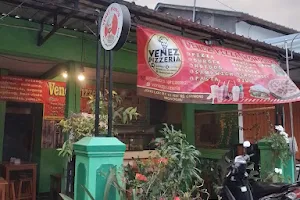 Venez Pizzeria image