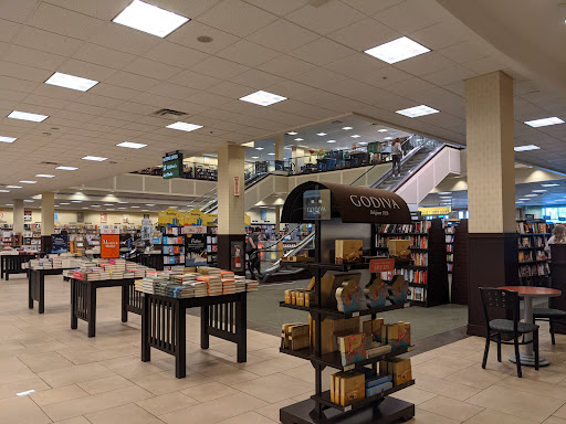Book Store «Barnes & Noble», reviews and photos, 3195 28th St SE, Grand Rapids, MI 49512, USA