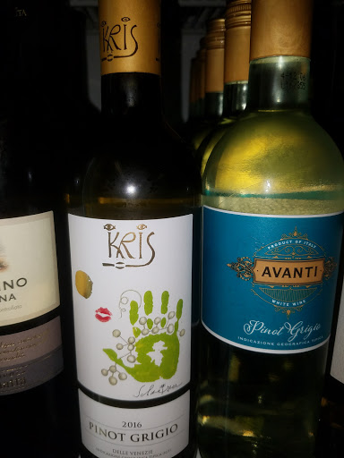 Liquor Store «Downtown Wine & Spirits», reviews and photos, 225 Elm St, Somerville, MA 02144, USA