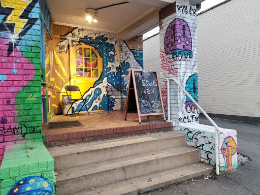 Vaporizer Store «High Life Smoke Shop», reviews and photos, 1525 Central Ave, Charlotte, NC 28205, USA