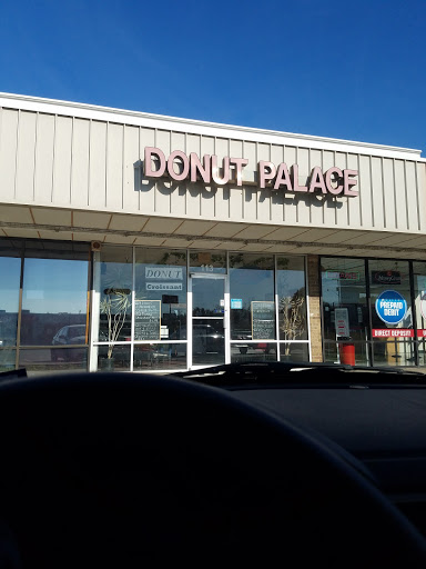 Donut Shop «Donut Palace», reviews and photos, 113 S Interstate Hwy 35, New Braunfels, TX 78130, USA