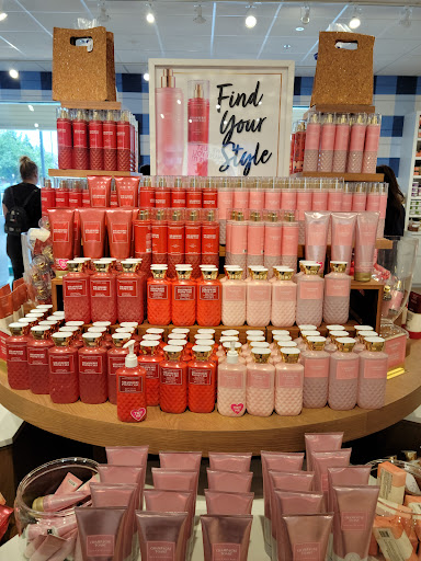 Beauty Supply Store «Bath & Body Works», reviews and photos, 111 Nut Tree Rd, Vacaville, CA 95687, USA