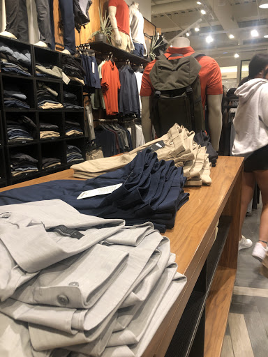 Sportswear Store «lululemon athletica», reviews and photos, 152 South Avenue, Bloomington, MN 55425, USA