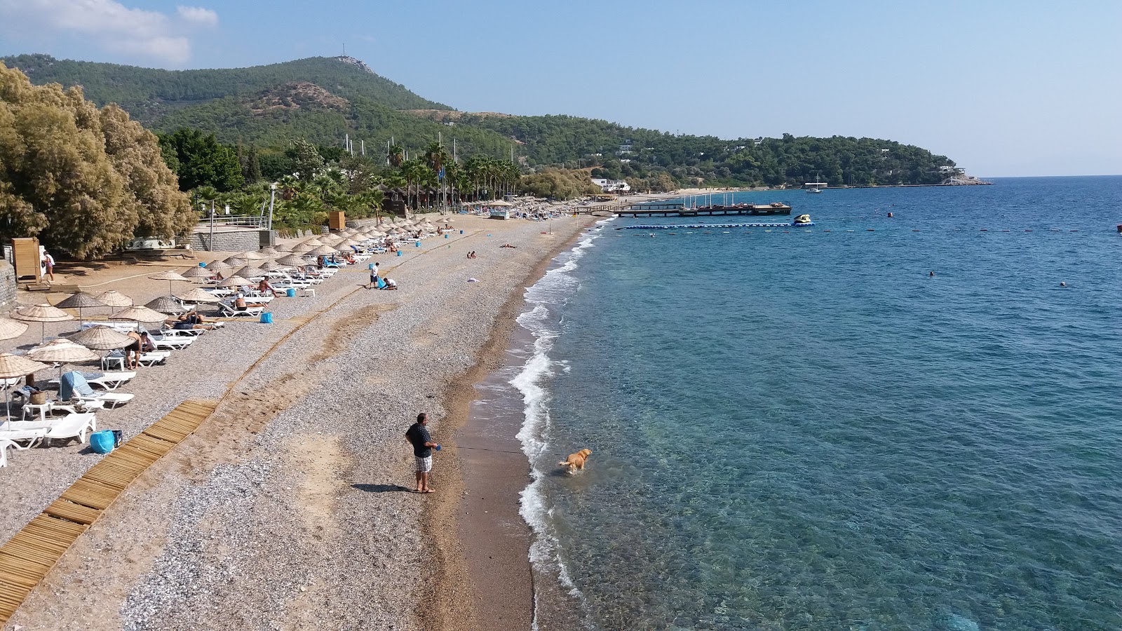 Foto von YaliCiftlik beach IV mit kleine, beiger kiesel Oberfläche
