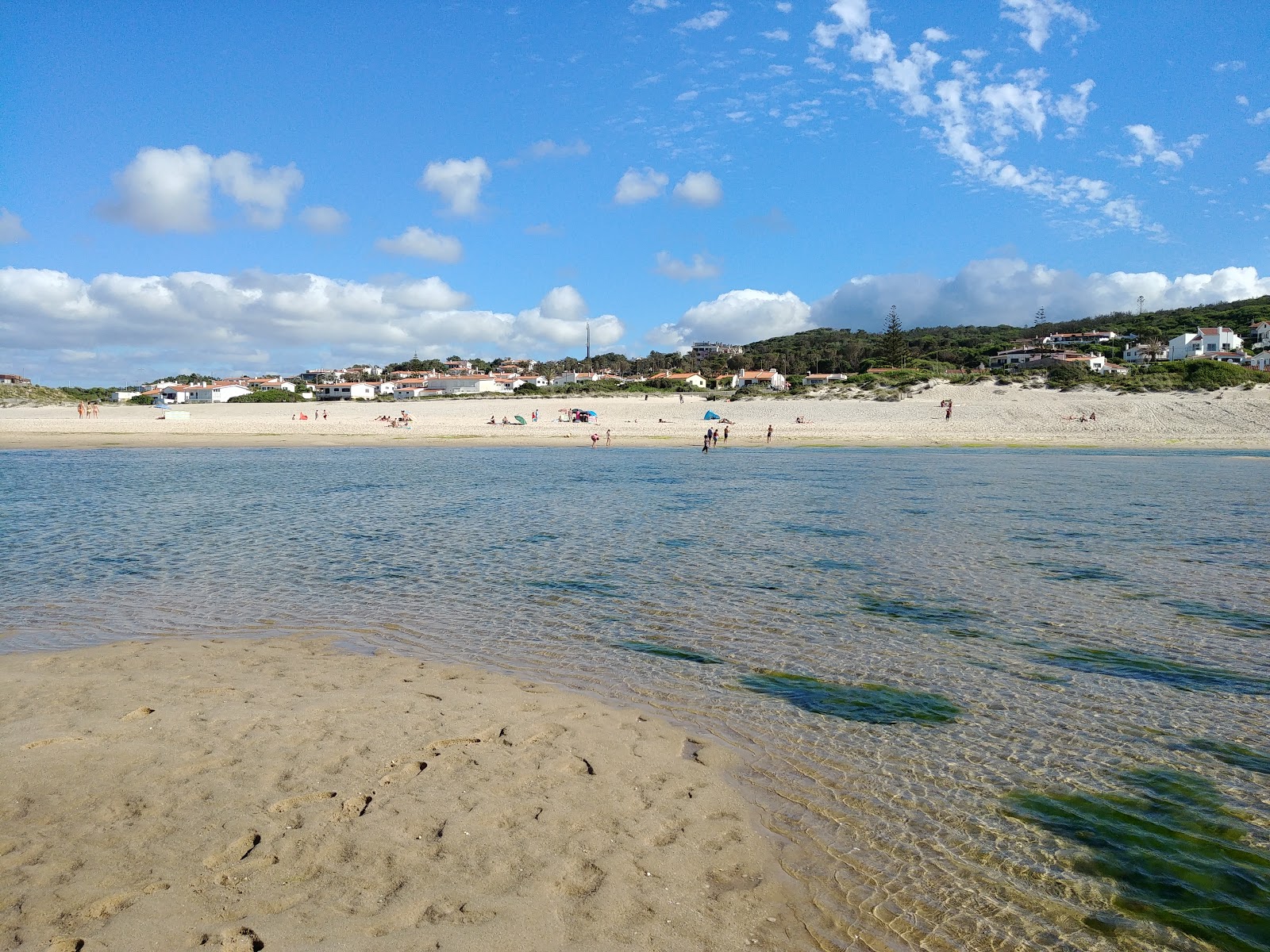 Praia do Bom Sucesso'in fotoğrafı - rahatlamayı sevenler arasında popüler bir yer
