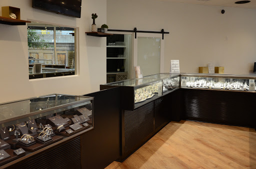 Jewelry Store «Oak Park Jewelers», reviews and photos, 101 S Marion St, Oak Park, IL 60302, USA