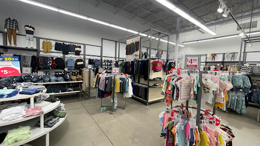 Clothing Store «Old Navy», reviews and photos, 4300 Towne Center Dr, Louisville, KY 40241, USA