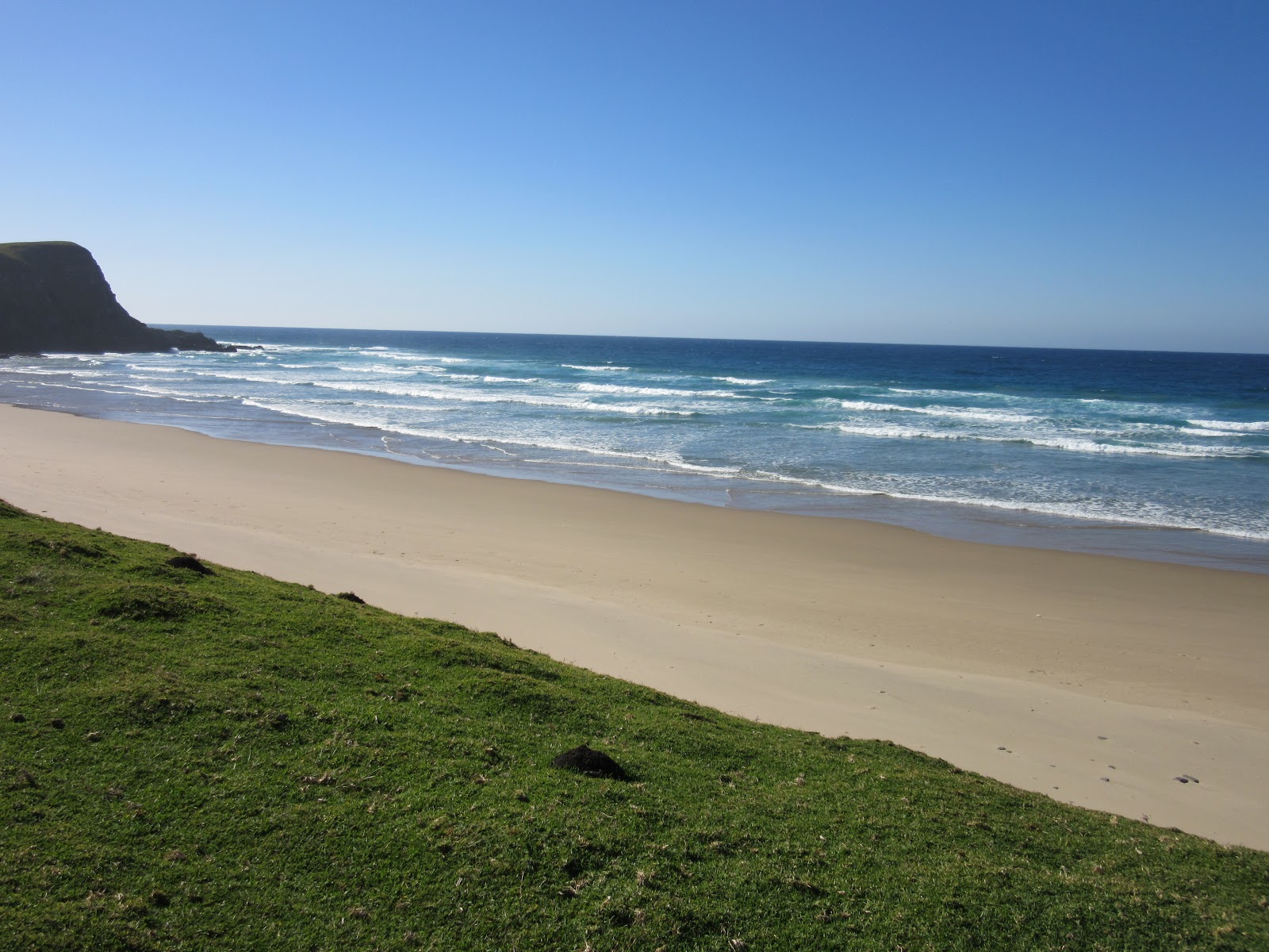 Mavaleleni Shinira beach的照片 带有明亮的细沙表面