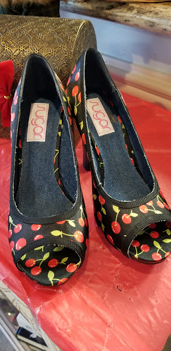 Thrift Store «Dog Junkies Thrift Store», reviews and photos, 4611 N Rancho Dr, Las Vegas, NV 89130, USA