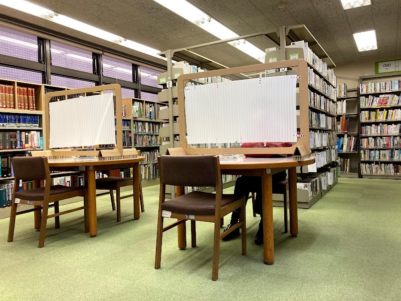 新宿区立鶴巻図書館の自習室