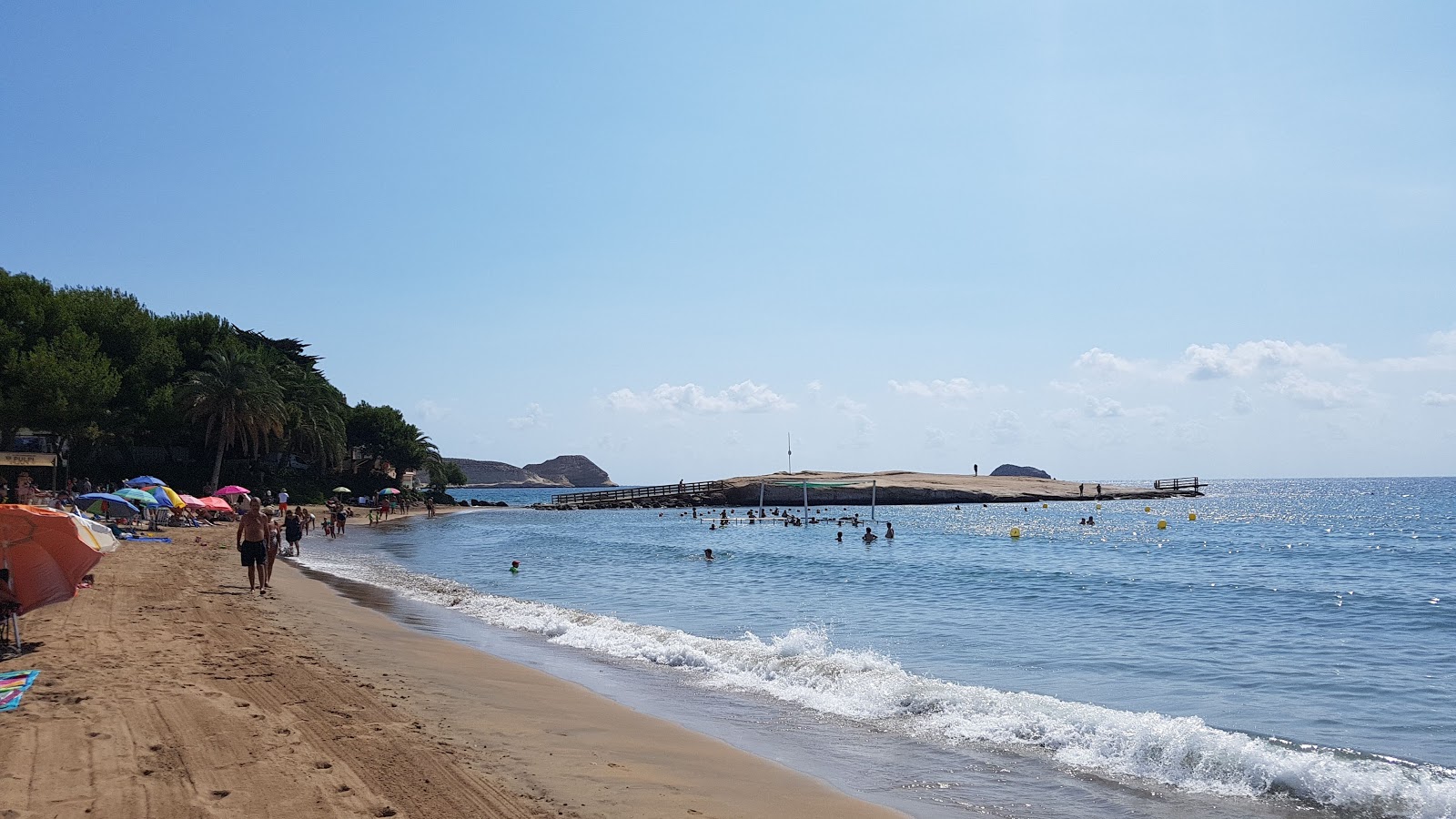 Foto di Playa la Serena con una superficie del acqua verde-blu