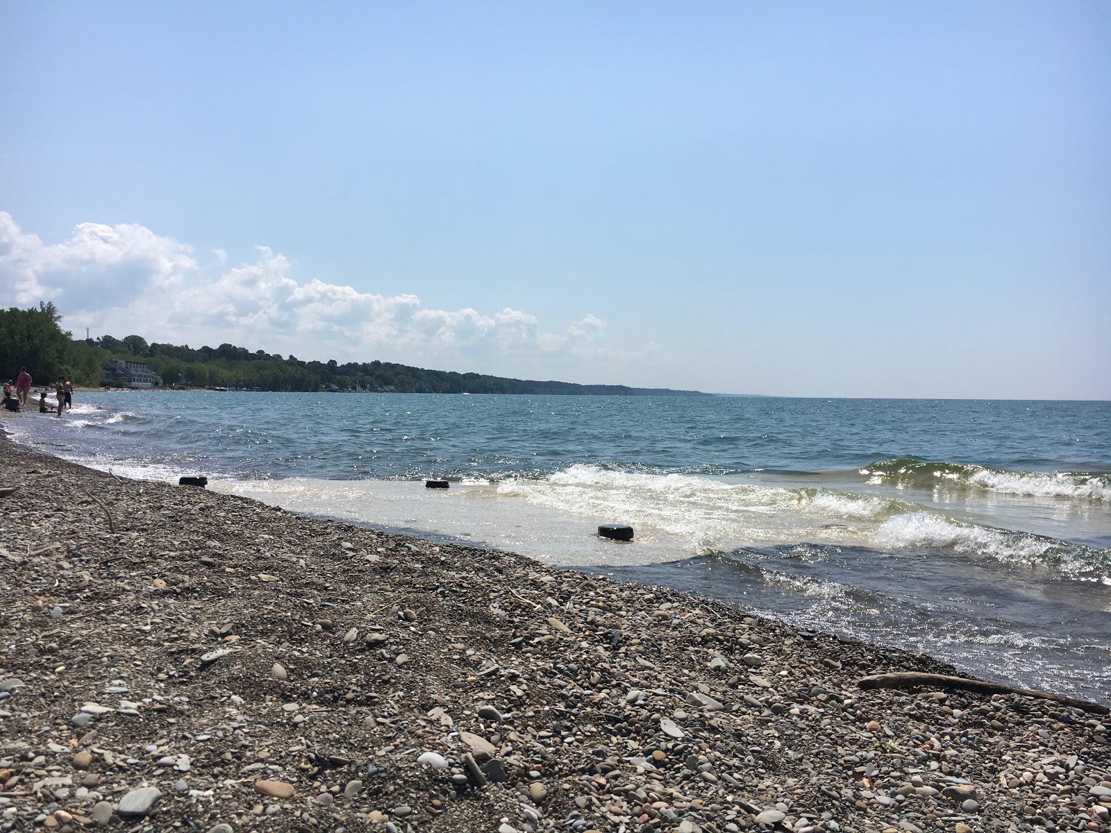 Foto von Presque Isle State Park Beach mit beiger sand & kies Oberfläche