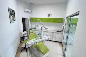 Tudoroniu Dental Clinic image