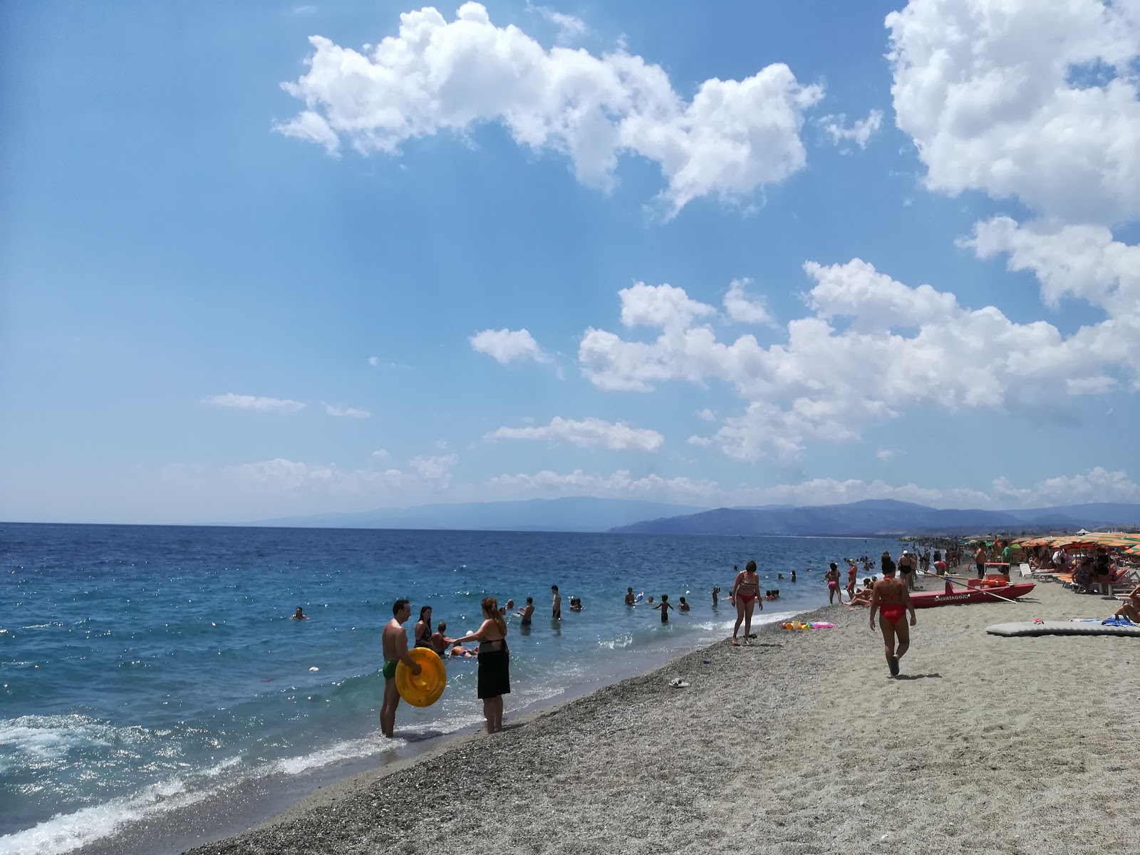 Fotografija Catanzaro Lido beach II z modra voda površino