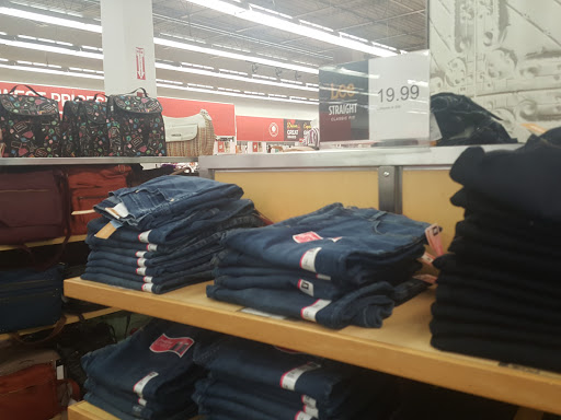 Outlet Store «VF Outlet», reviews and photos, 15501 S Apopka Vineland Rd, Orlando, FL 32821, USA