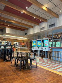 Atmosphère du Restauration rapide McDonald's à Lamorlaye - n°4
