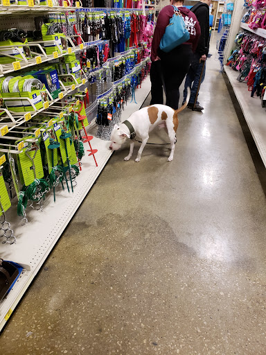 Pet Supply Store «PetSmart», reviews and photos, 8500 N Evanston Ave, Kansas City, MO 64157, USA
