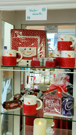 Gift Basket Store «Goldenberry Gifts & Gourmet», reviews and photos, 149 Cherry St, New Canaan, CT 06840, USA