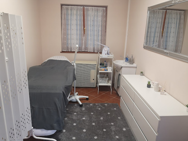 Comentarii opinii despre Kiss Alexandra kozmetikus & sminkes & sminktetováló