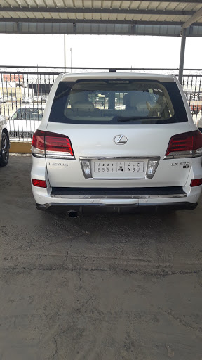 معرض العين لبيع السيارات 