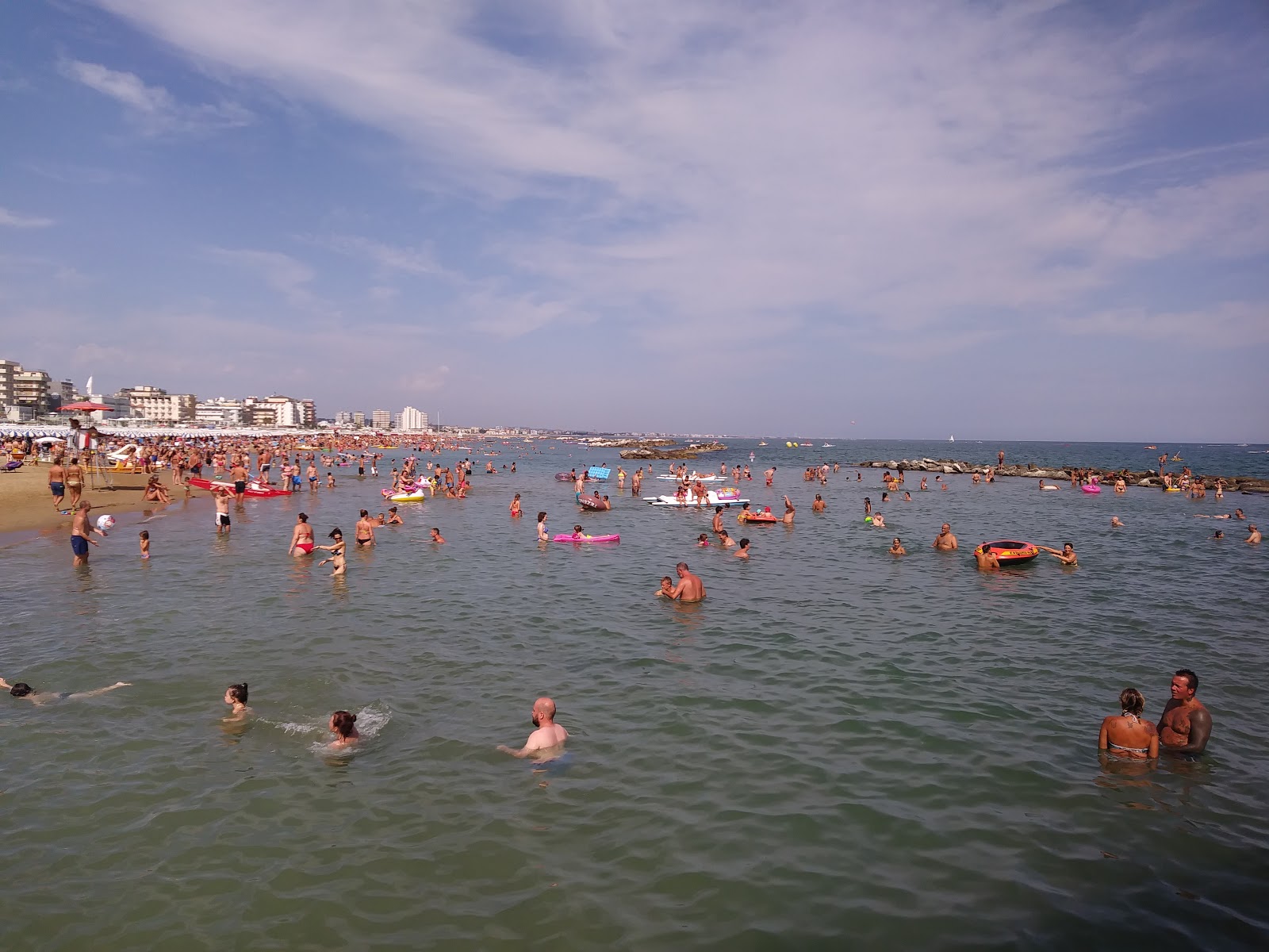 Photo de Plage de Cattolica partiellement zone de villégiature