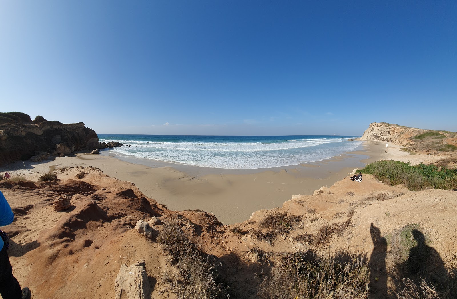 Fotografie cu Gedor Sea beach amplasat într-o zonă naturală