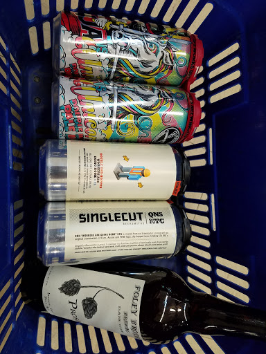 Liquor Store «Amity Wine & Spirit Co», reviews and photos, 95 Amity Rd, New Haven, CT 06515, USA