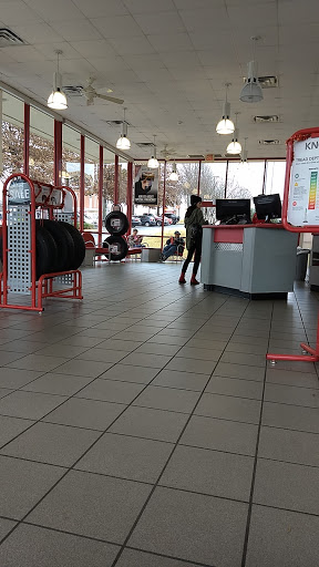 Tire Shop «Discount Tire Store - Kennesaw, GA», reviews and photos, 2930 George Busbee Pkwy NW, Kennesaw, GA 30144, USA