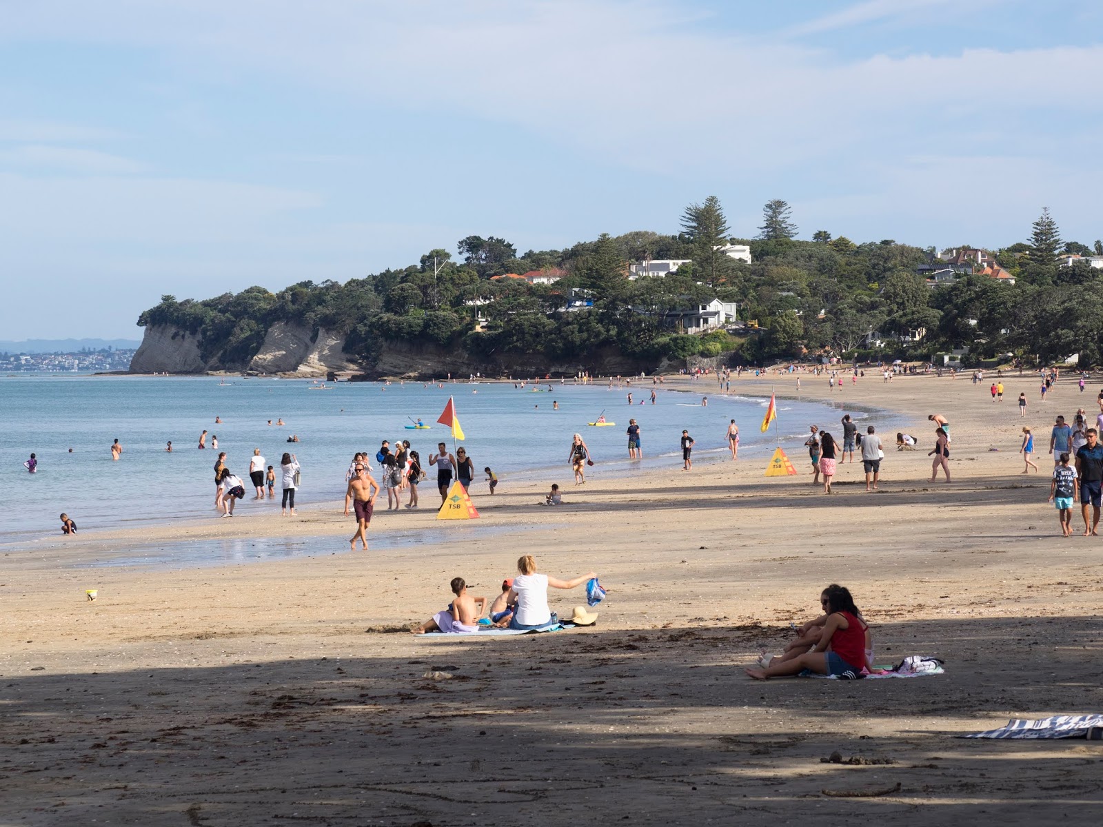 Foto de Takapuna Beach con arena beige superficie