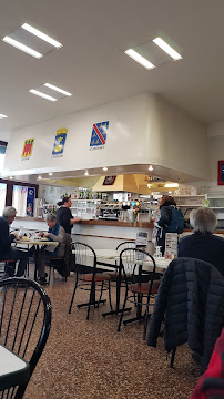 Atmosphère du Restaurant Café-Brasserie Du Cours à Saint-Pourçain-sur-Sioule - n°7