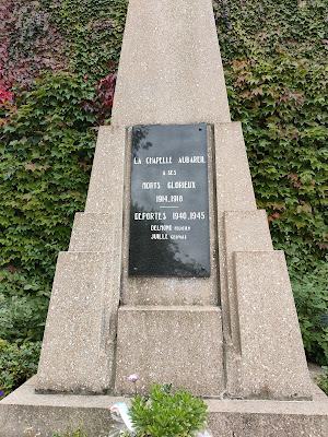 Monument aux morts à La Chapelle-Aubareil