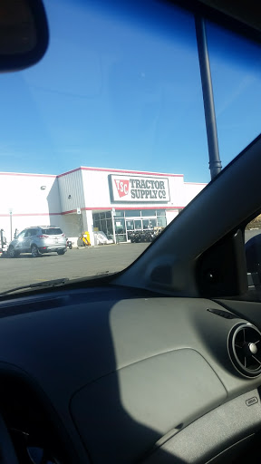 Home Improvement Store «Tractor Supply Co.», reviews and photos, 26 Commerce Rd, Clarion, PA 16214, USA