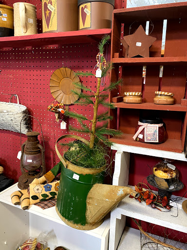 Home Goods Store «Olde Factory», reviews and photos, 139 S Hanover St, Hummelstown, PA 17036, USA