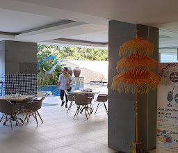 Lagoon Lounge - The Sultan Hotel photo
